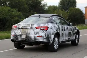 Maserati Levante - foto spia - 18