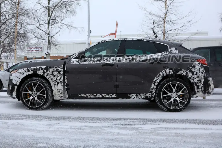 Maserati Levante GTS foto spia 13 febbraio 2018 - 5