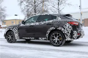 Maserati Levante GTS foto spia 13 febbraio 2018