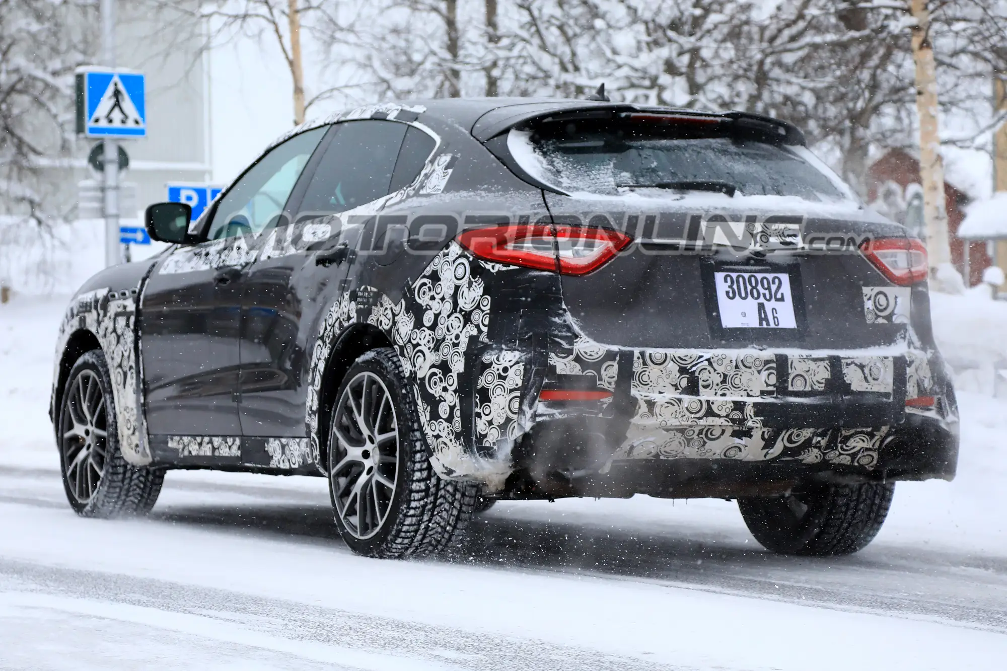 Maserati Levante GTS foto spia 13 febbraio 2018 - 8