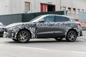 Maserati Levante GTS foto spia 4 novembre 2017