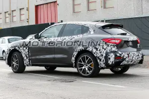 Maserati Levante GTS foto spia 4 novembre 2017