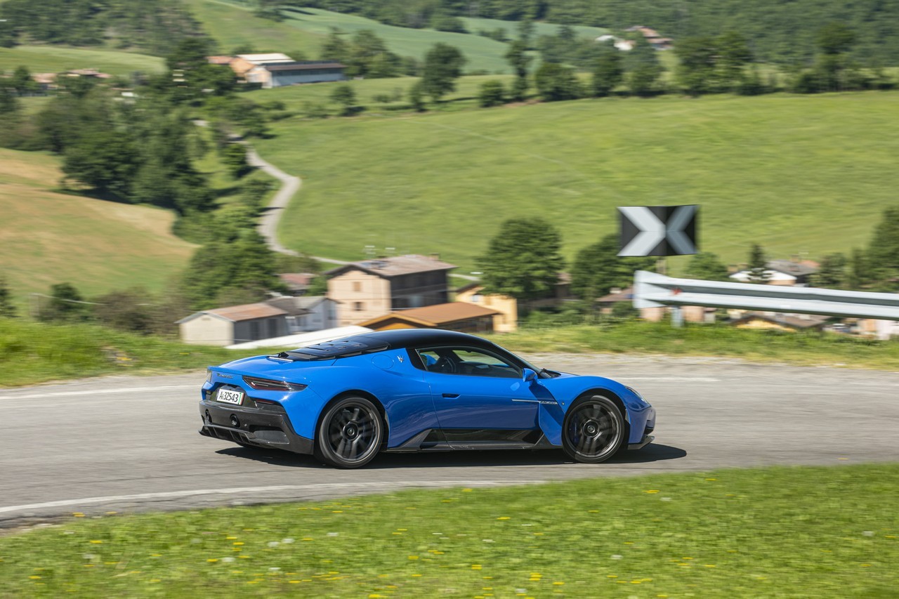 Maserati MC20 - prova su strada e in pista