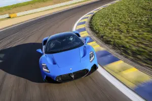Maserati MC20 - prova su strada e in pista