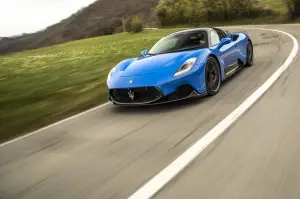 Maserati MC20 - prova su strada e in pista