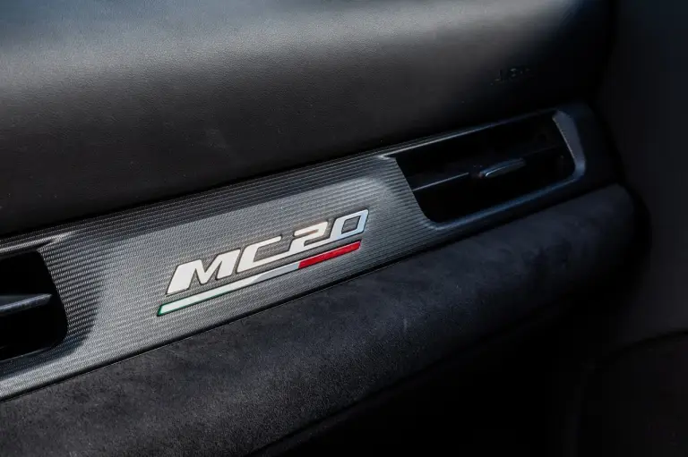 Maserati MC20 - prova su strada e in pista - 77