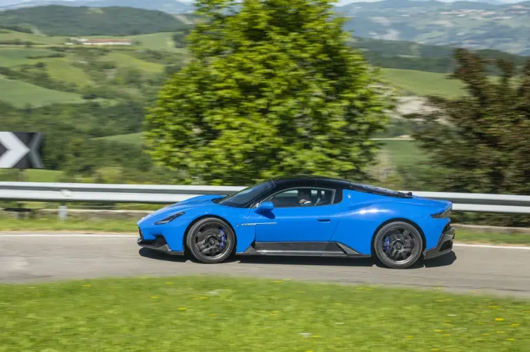 Maserati MC20 - prova su strada e in pista - 10