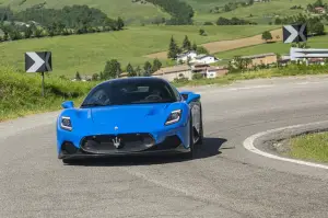 Maserati MC20 - prova su strada e in pista