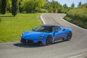 Maserati MC20 - prova su strada e in pista