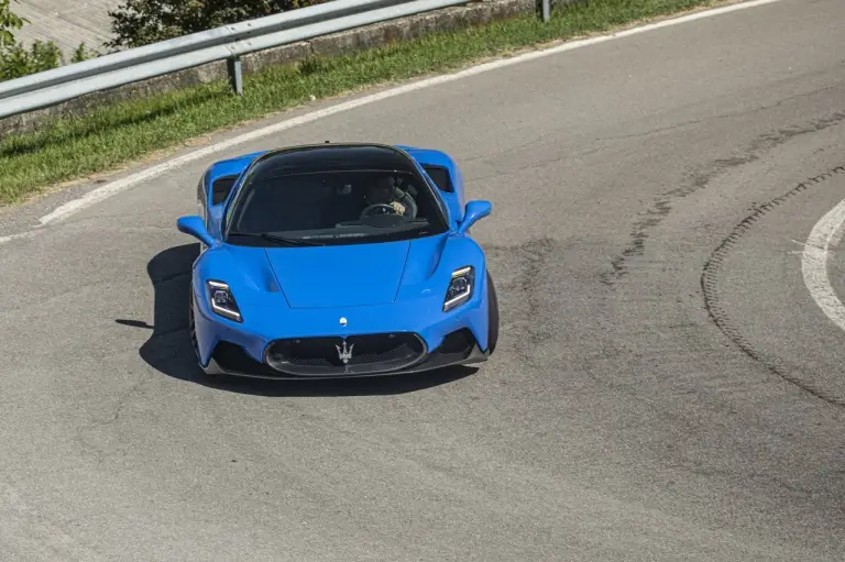 Maserati MC20 - prova su strada e in pista - 13