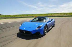 Maserati MC20 - prova su strada e in pista