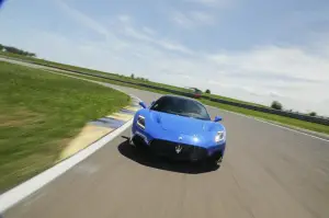 Maserati MC20 - prova su strada e in pista
