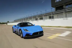 Maserati MC20 - prova su strada e in pista