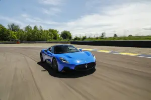 Maserati MC20 - prova su strada e in pista - 24