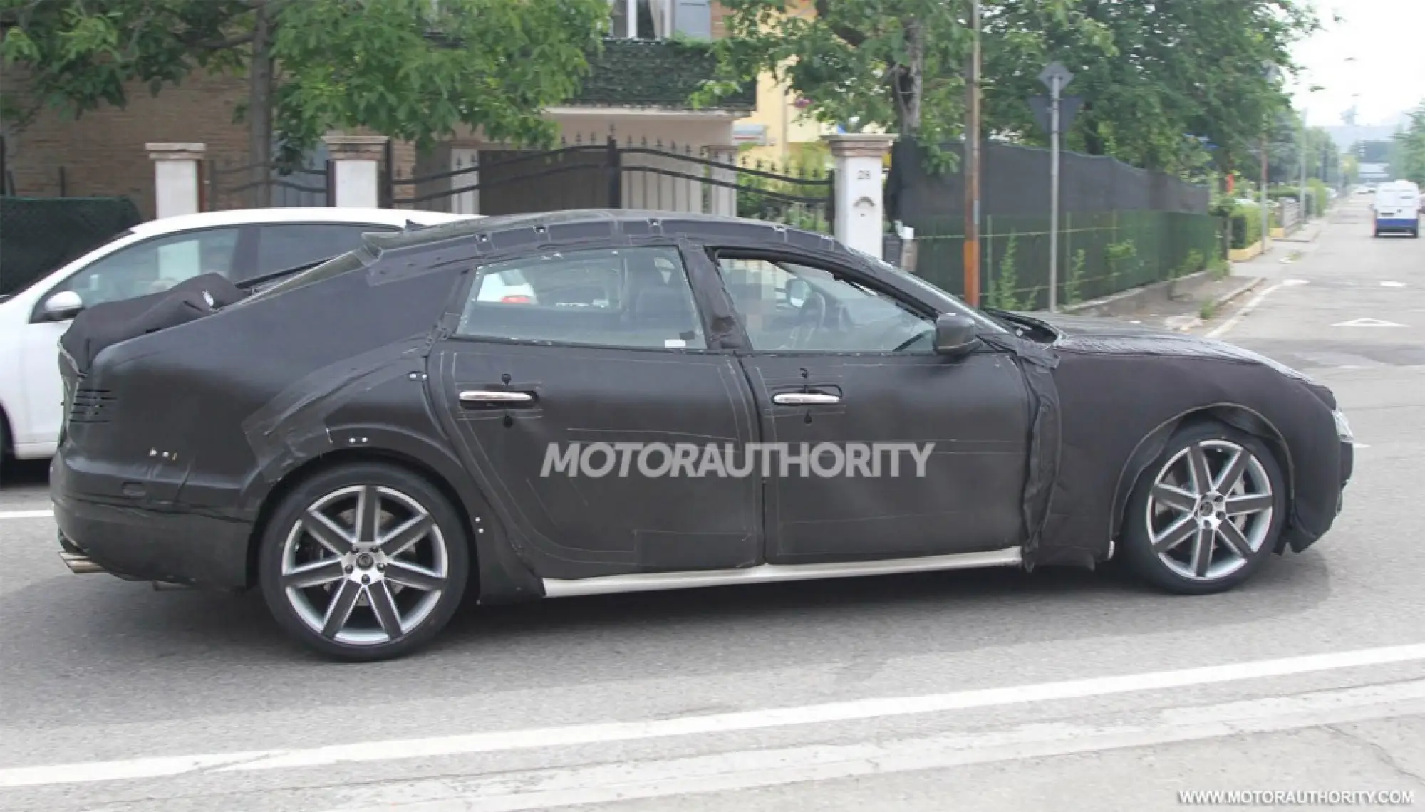 Maserati Quattroporte 2013 foto spia giugno 2012 - 8