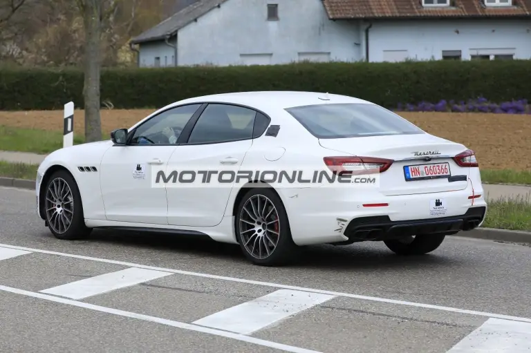 Maserati Quattroporte facelift - Foto spia 20-4-2020 - 13