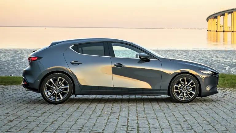 MAZDA 3 SKYACTIV-X GREY - 40