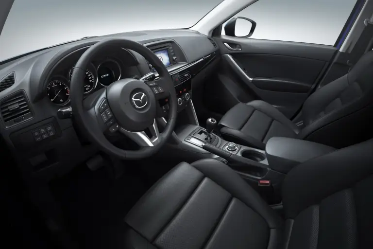 Mazda CX-5 SUV 2011 - 16