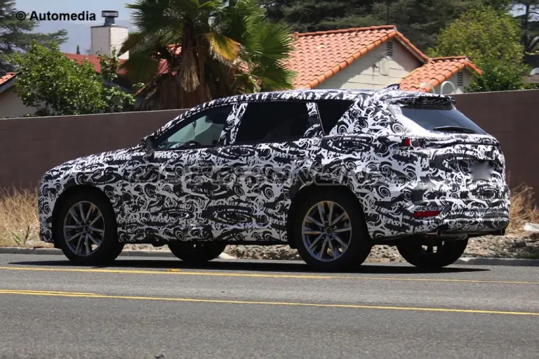 Mazda CX-9 MY 2017 - Foto spia 14-08-2015 - 6
