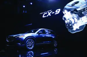 Mazda CX-9 SkyActiv-G turbo benzina - Salone di Los Angeles 2015