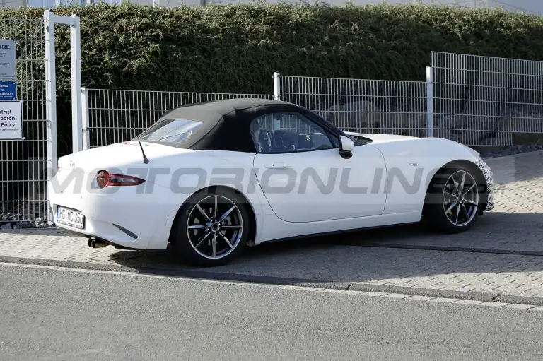 Mazda MX-5 2025 - Foto Spia 13-09-2022 - 13