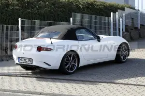 Mazda MX-5 2025 - Foto Spia 13-09-2022 - 15