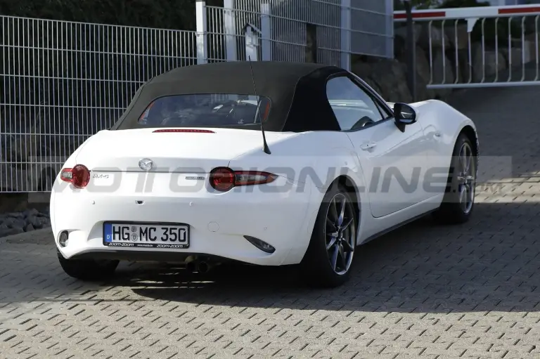 Mazda MX-5 2025 - Foto Spia 13-09-2022 - 17