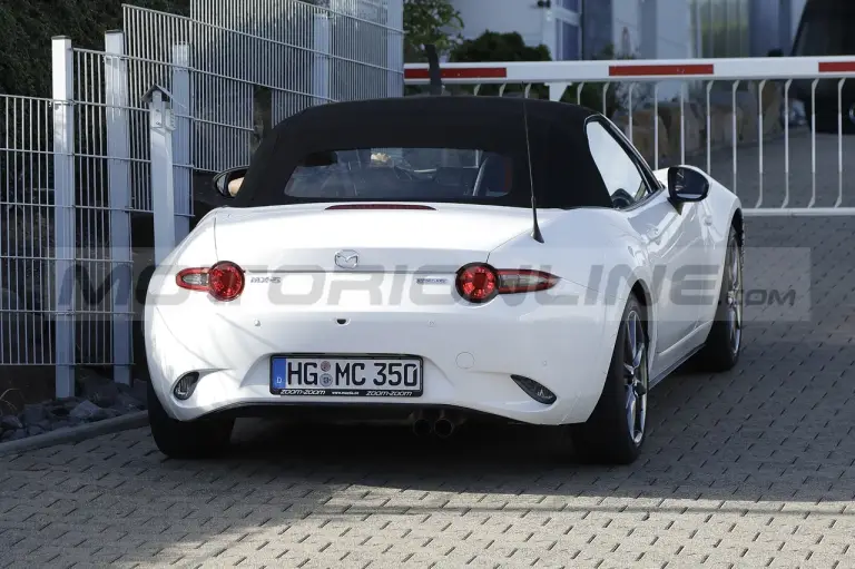 Mazda MX-5 2025 - Foto Spia 13-09-2022 - 16