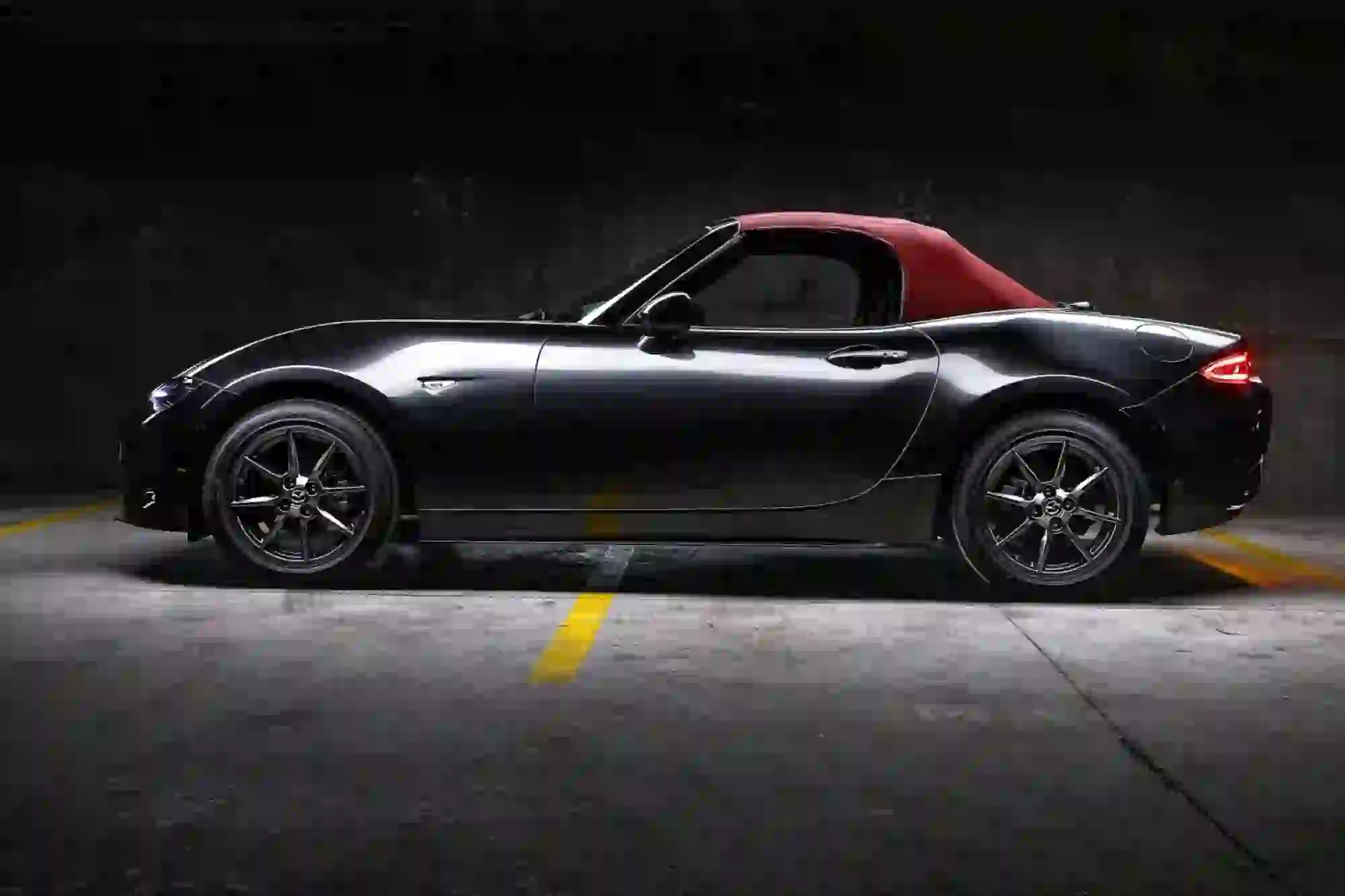 Mazda MX-5 Cherry Edition - 1