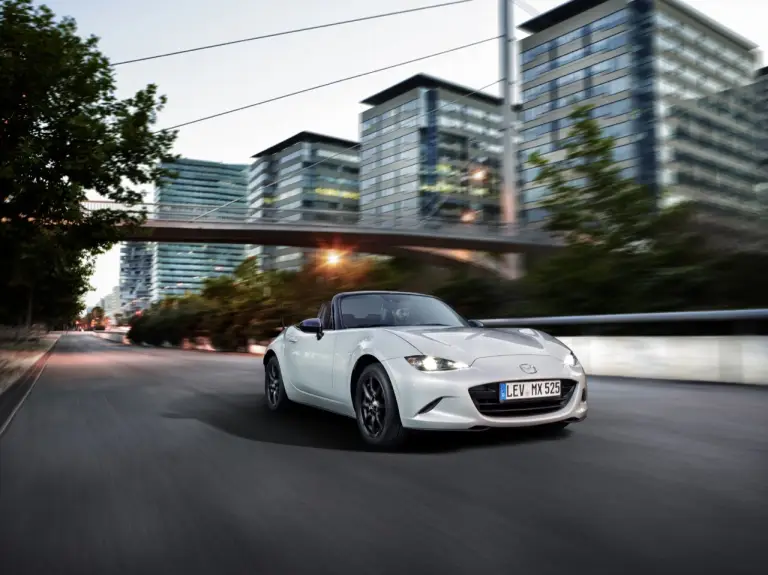 Mazda MX-5 MY 2016 - linee esterne e interni - 2