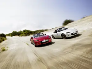 Mazda MX-5 MY 2016 - linee esterne e interni