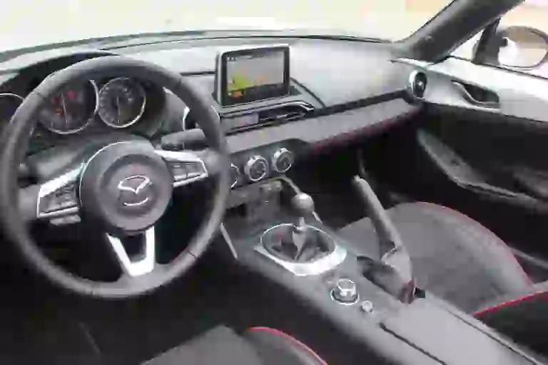 Mazda Mx-5 ND: prova su strada - 24