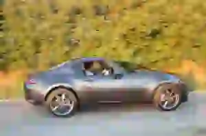 Mazda Mx-5 RF: prova su strada - 5