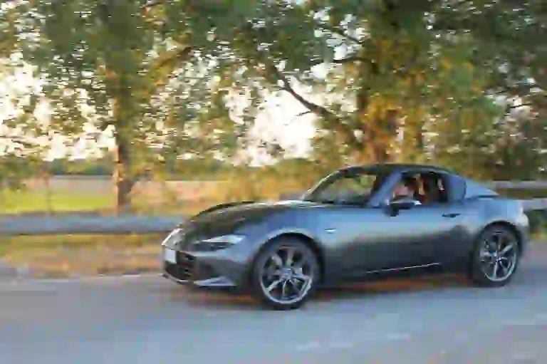Mazda Mx-5 RF: prova su strada - 11