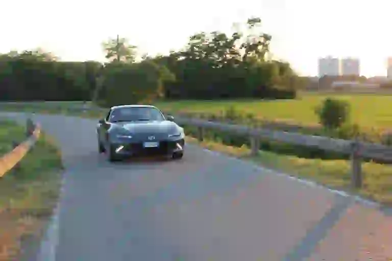Mazda Mx-5 RF: prova su strada - 15
