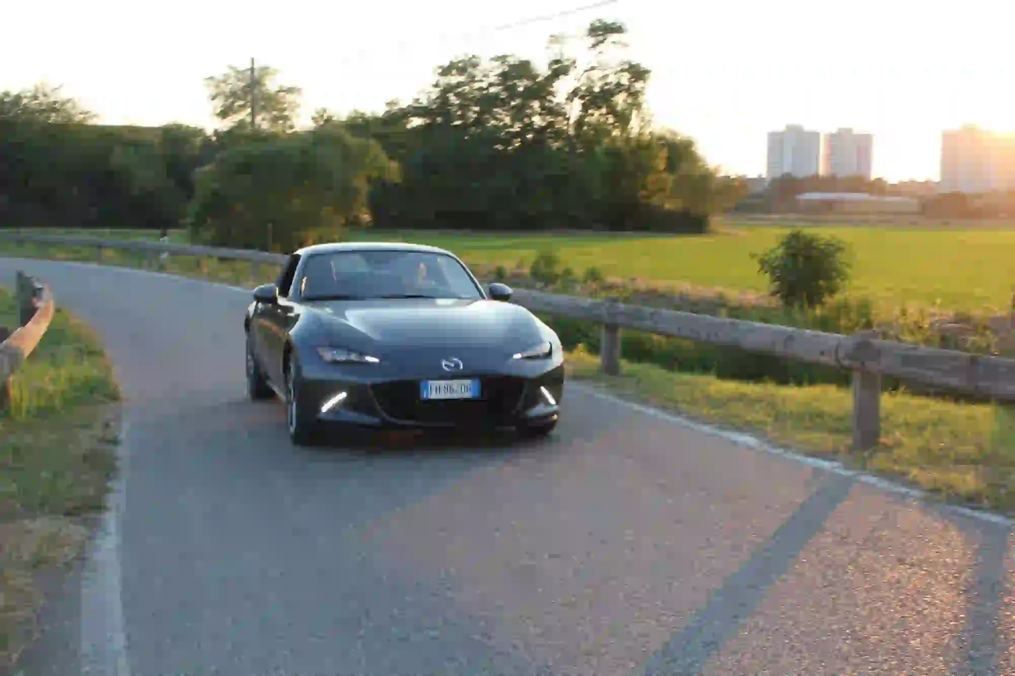 Mazda Mx-5 RF: prova su strada - 16
