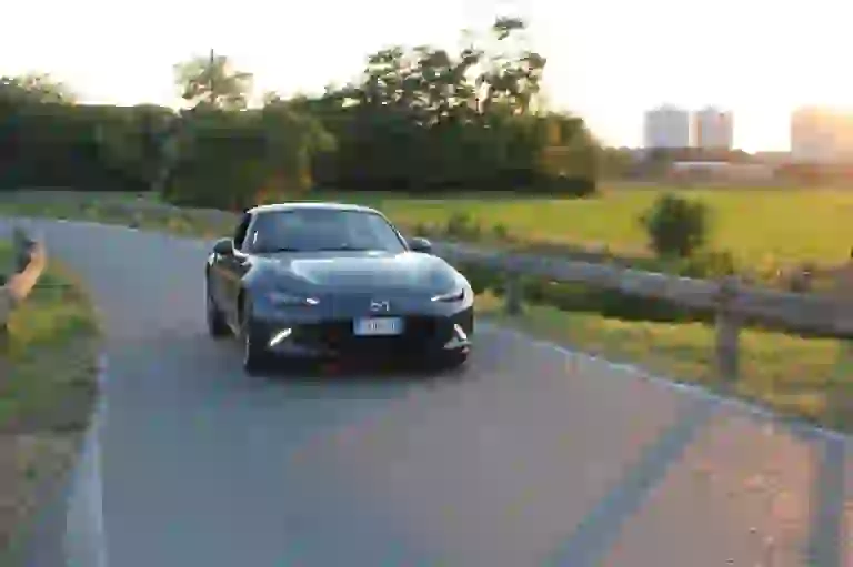 Mazda Mx-5 RF: prova su strada - 16