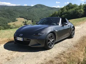 Mazda Mx-5 RF: prova su strada - 20