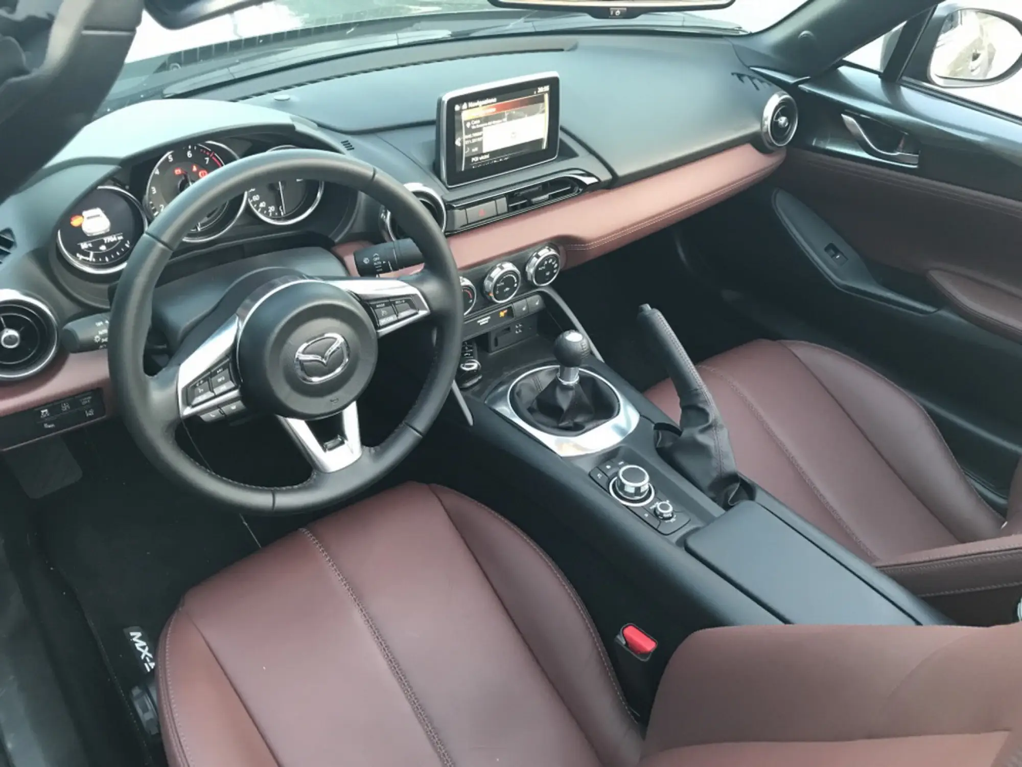 Mazda Mx-5 RF: prova su strada - 24