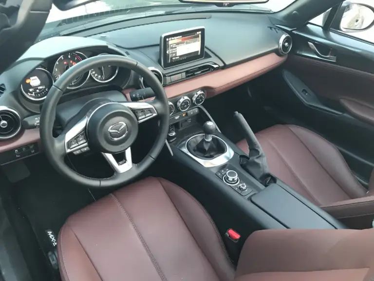 Mazda Mx-5 RF: prova su strada - 24