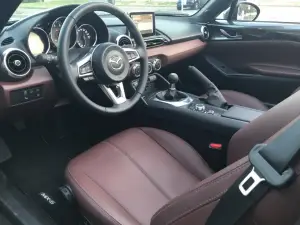 Mazda Mx-5 RF: prova su strada - 25