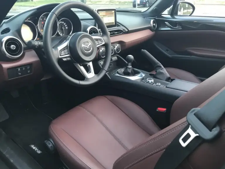 Mazda Mx-5 RF: prova su strada - 25