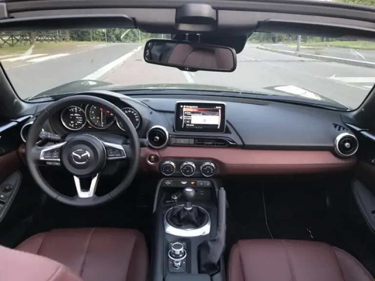 Mazda Mx-5 RF: prova su strada - 27