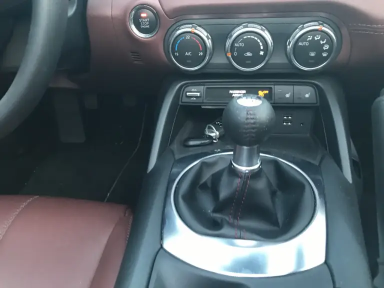 Mazda Mx-5 RF: prova su strada - 28