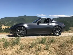 Mazda Mx-5 RF: prova su strada - 31