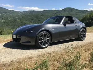 Mazda Mx-5 RF: prova su strada - 32