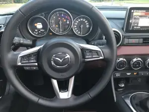 Mazda Mx-5 RF: prova su strada - 37