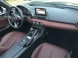 Mazda Mx-5 RF: prova su strada - 40