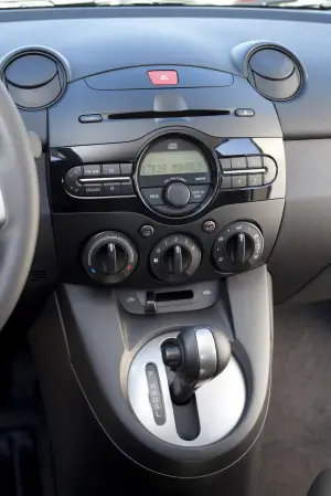 Mazda2 2011 - 11