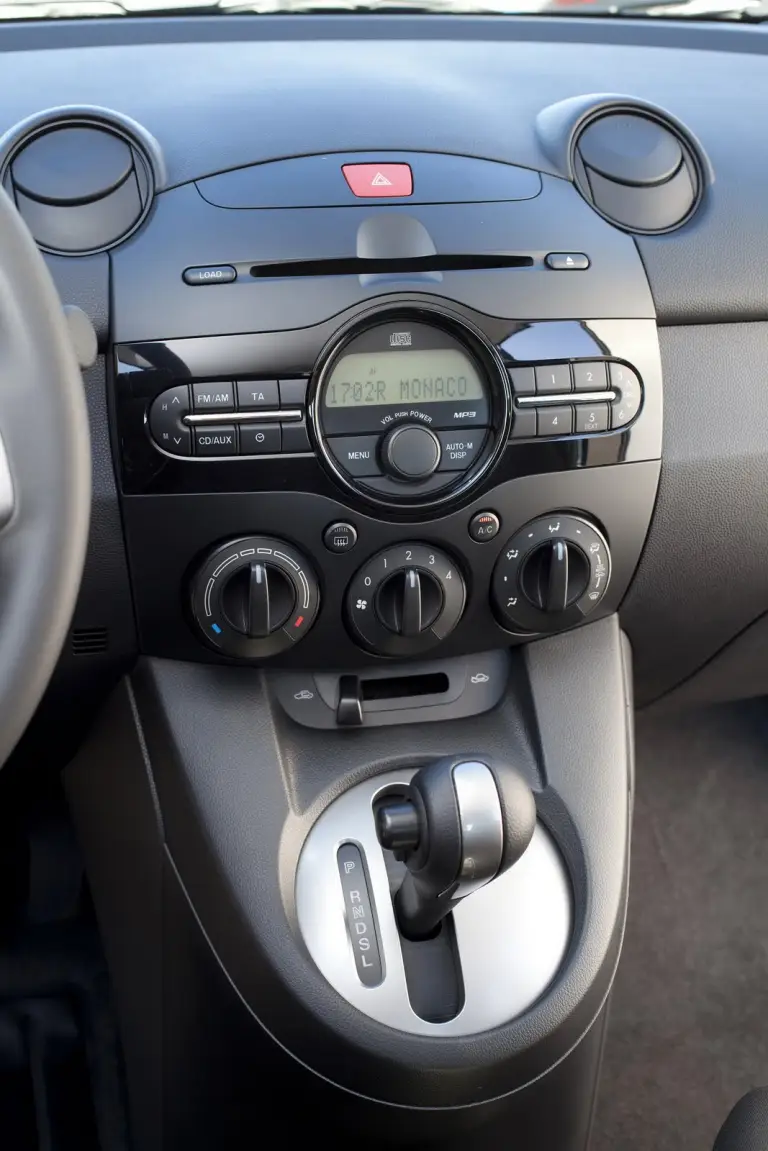 Mazda2 2011 - 11
